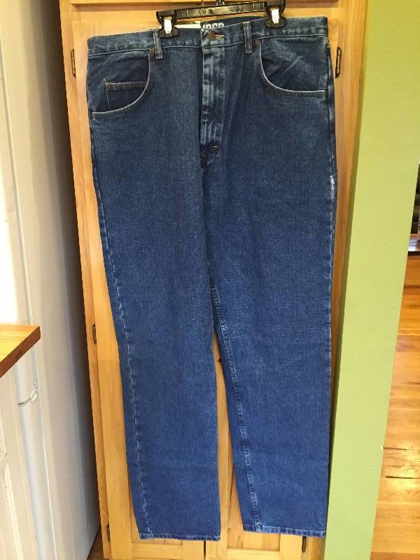 lot 37 image: Gander Mtn Jeans - 38 x 30