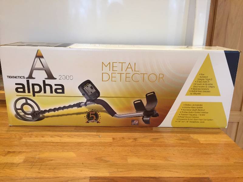 lot 65 image: Teknetics - Alpha 2000 Metal Detector