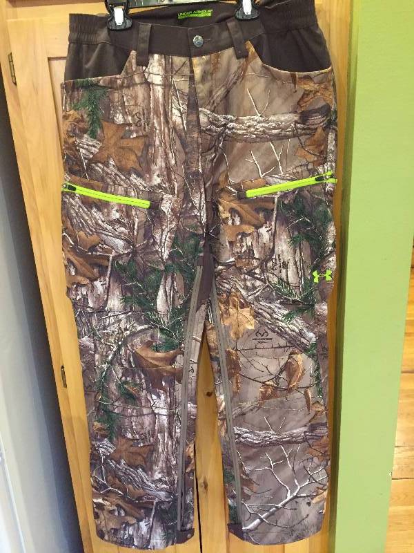 lot 85 image: Under Armour - Cold Gear Camo Pants