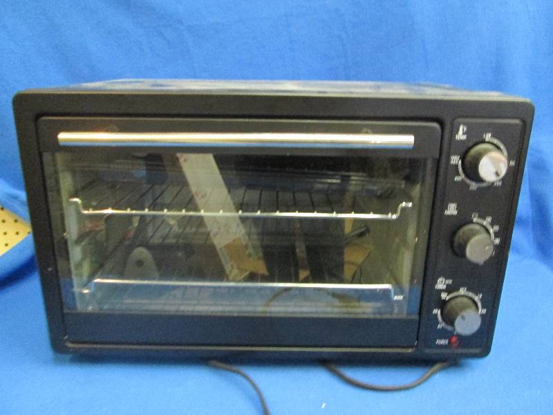 Black countertop oven, very clean