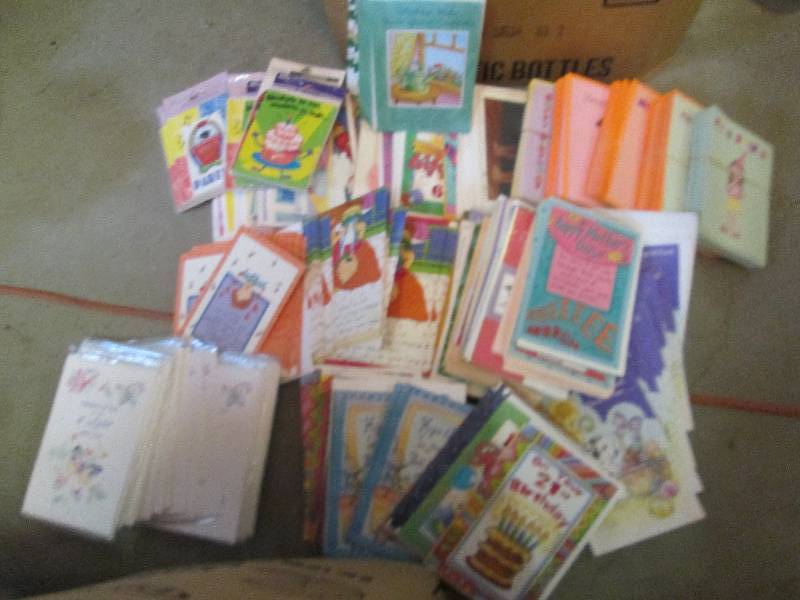 Several hundred assorted greeting c...
