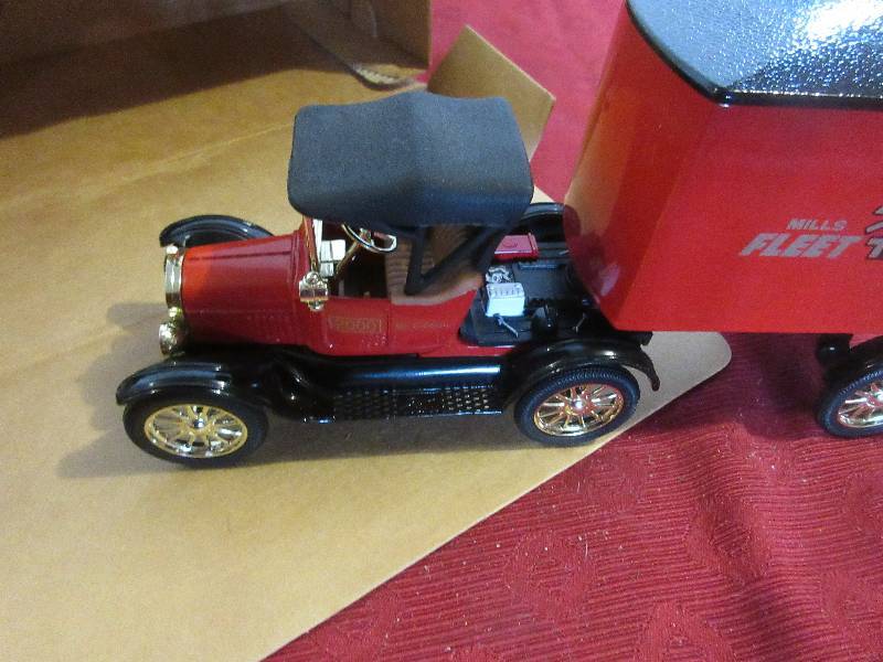 COLLECTIBLE 1918 FORD CAB AND TRAILER