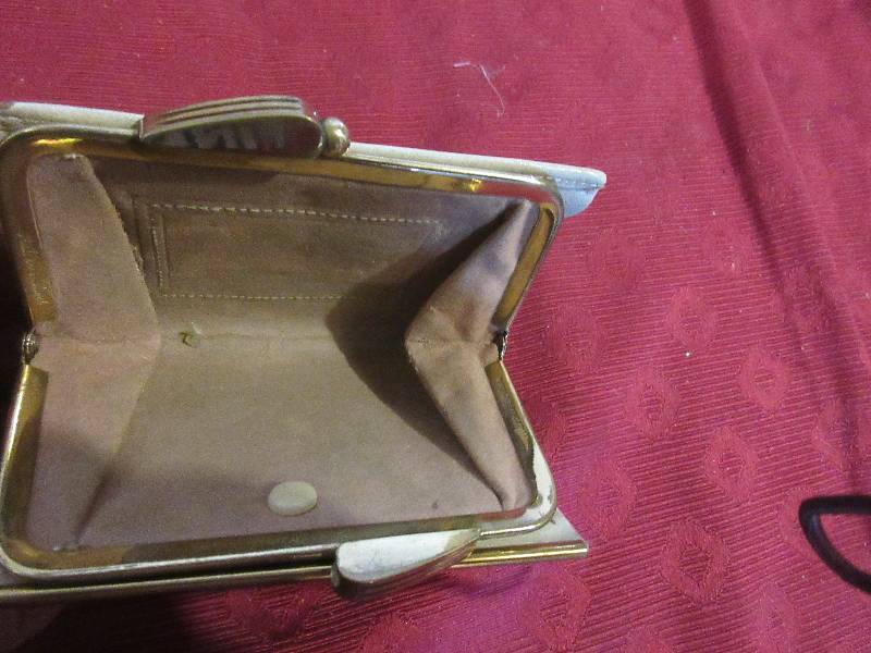 VINTAGE CLASP COIN PURSE