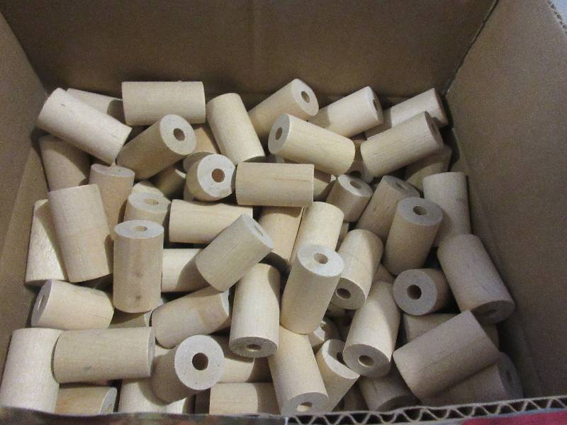 1BOX WOODEN DOWELS