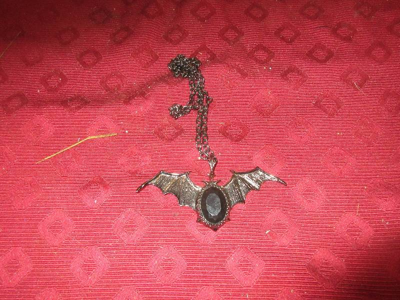 VINTAGE BAT KNECKLACE