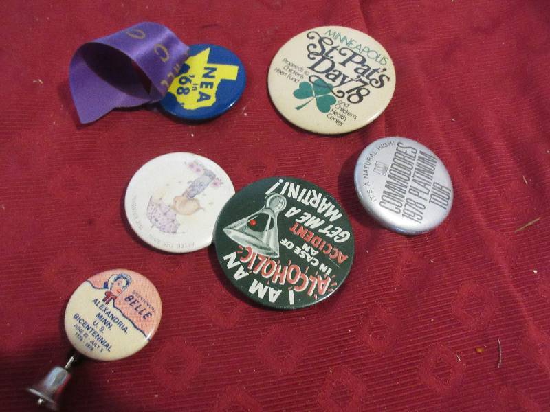COLLECTIBLE BUTTONS