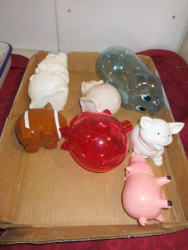 7 COLLECTIBLE PIGGY BANKS