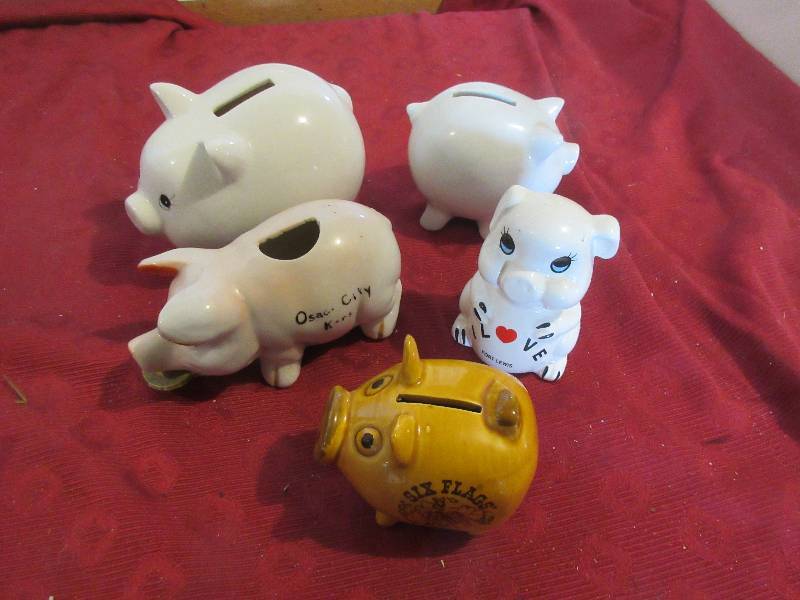 5 COLLECTIBLE PIGGY BANKS