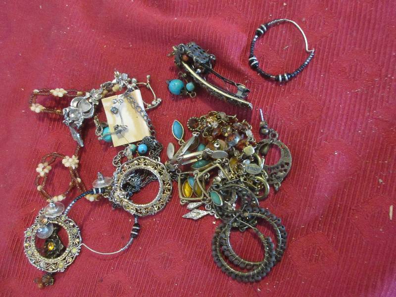 VINTAGE JEWLERY