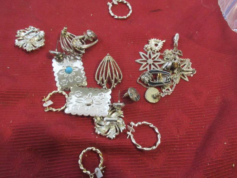 VINTAGE JEWLERY