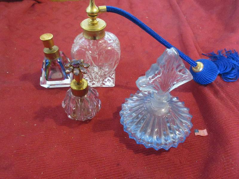 COLLECTIBLE PERFUME BOTTLES