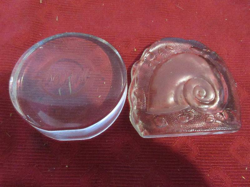 2 DESIGNED GLASS PIECES
