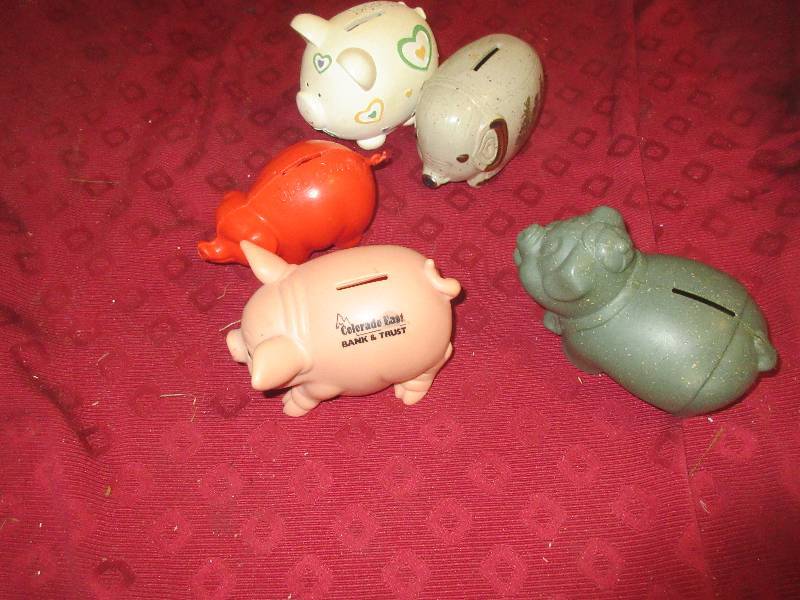 5 COLLECTIBLE PIGGY BANKS