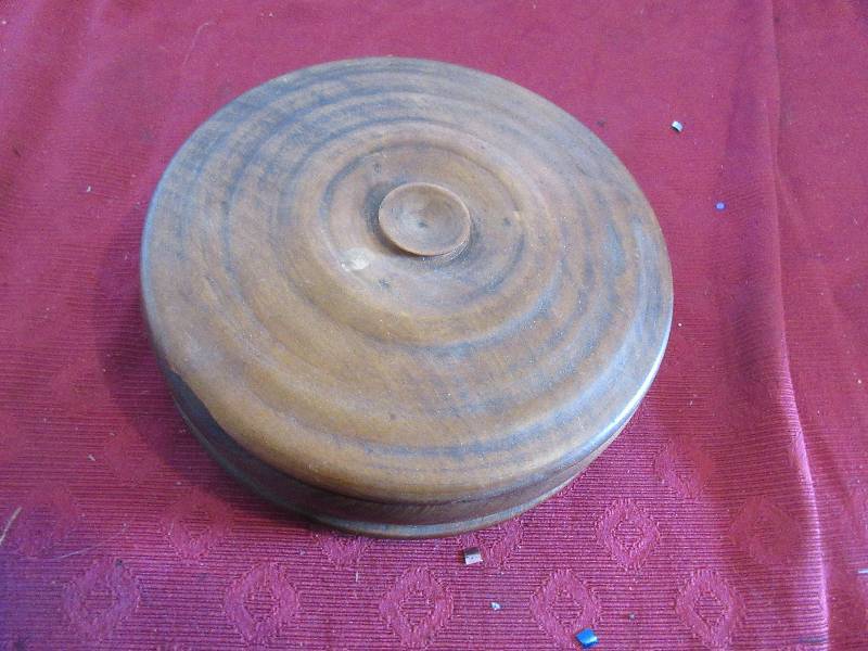 WOODEN DISH WITH LID