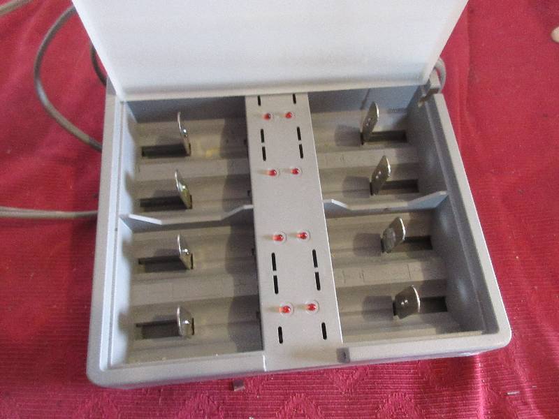 RAYOVAC RENEWAL BATTERY CHARGER
