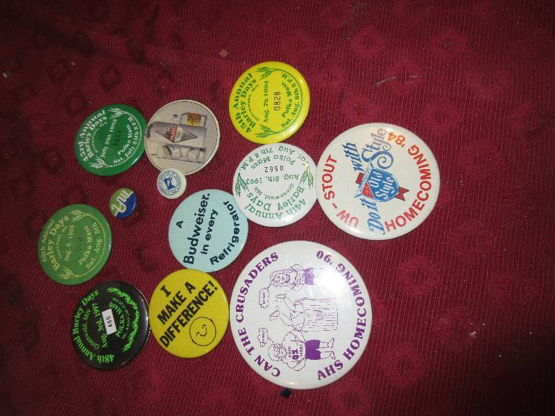 COLLECTIBLE BUTTONS