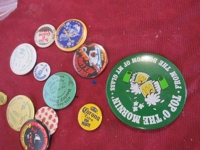 COLLECTIBLE BUTTONS