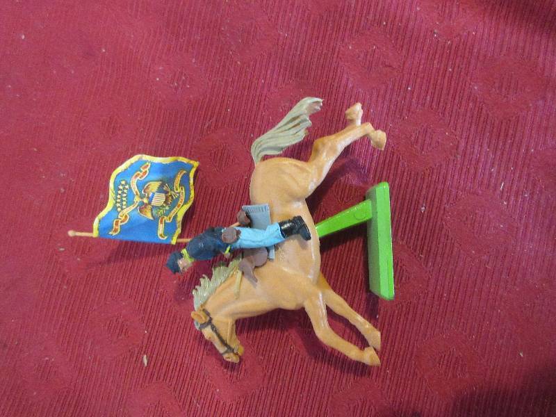 VINTAGE HORSE WITH FLAG