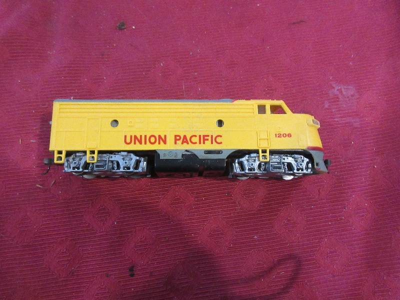 COLLECTIBLE HO SIZE UNION PACIFIC TRAIN ENGINE