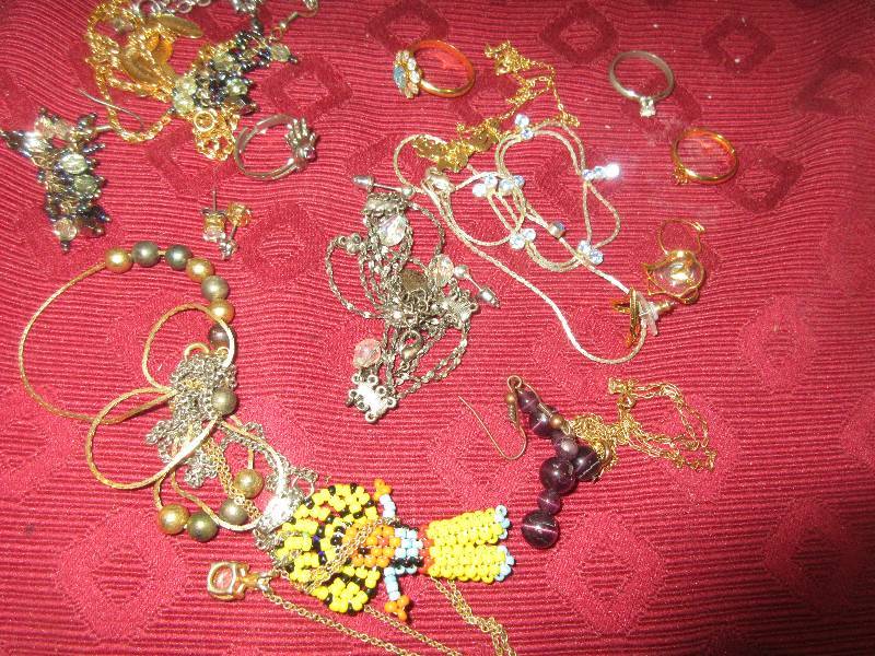 VINTAGE AND MODERN JEWLERY