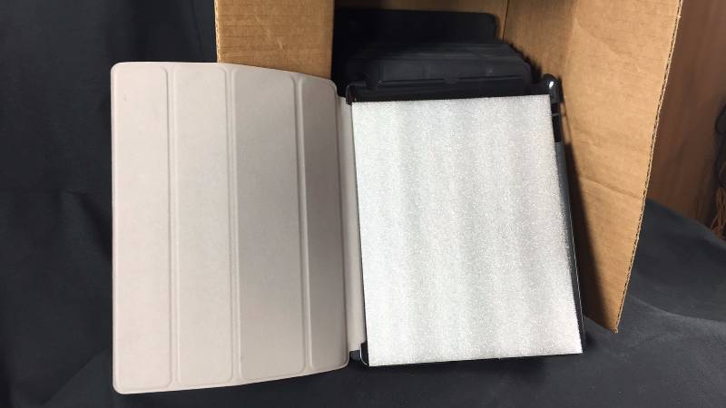 iPad Smart cover cases Lot of 13 Est. Retail Value $230