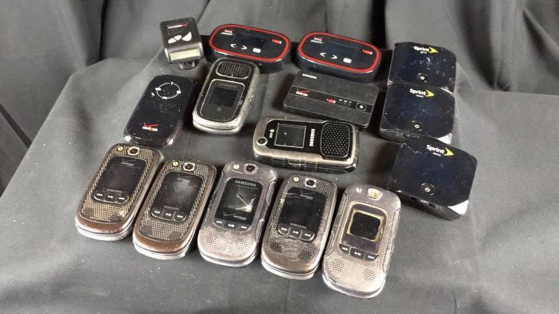 Lot of 30 Miscellaneous Electronics Est. Retail Value $600