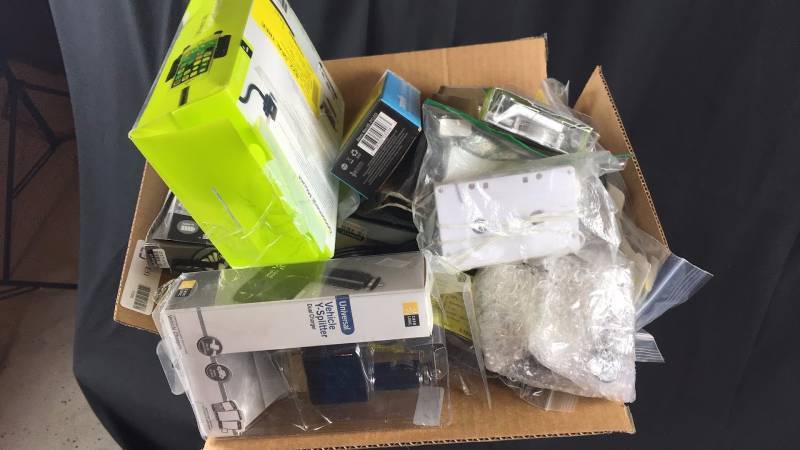 Lot of 34 Miscellaneous Customer Returns  Est. Retail Value $190