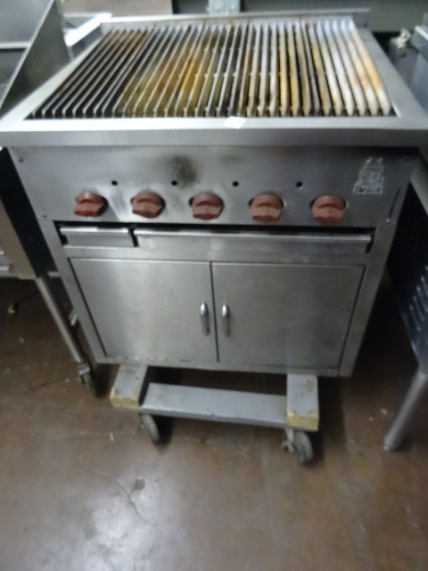 lot 10 image: Wolf Broiler 26 X 22 Cooking Surface