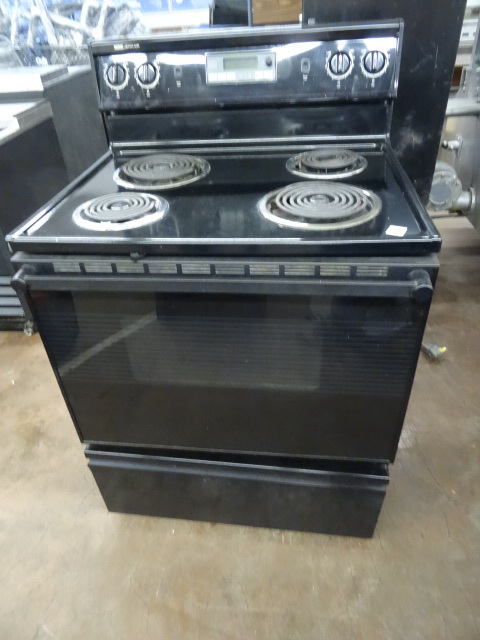 lot 14 image: Jennair Electric Stove and Oven