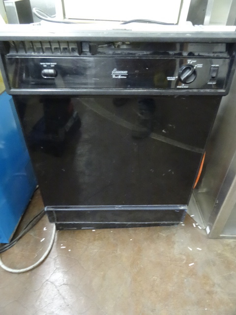 lot 20 image: Amana Dishwasher