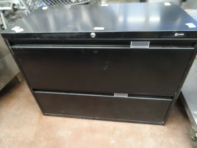 lot 50 image: 36 Metal 2 Drawer Lateral File