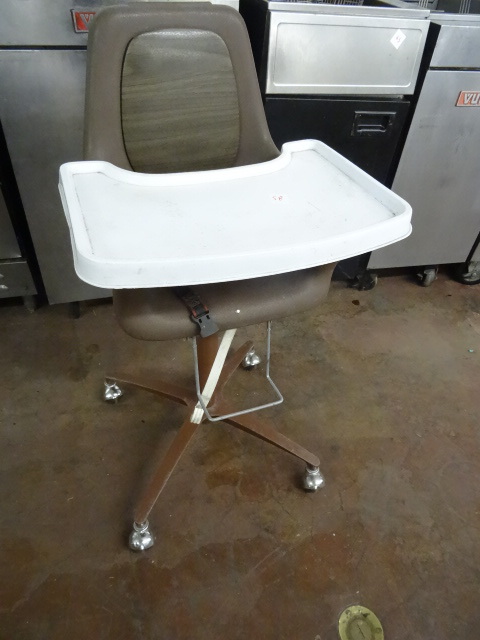 lot 58 image: Childs High Chair ON Wheels
