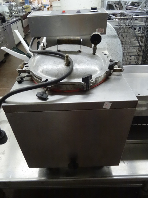 lot 70 image: Smokys Pressure Roaster