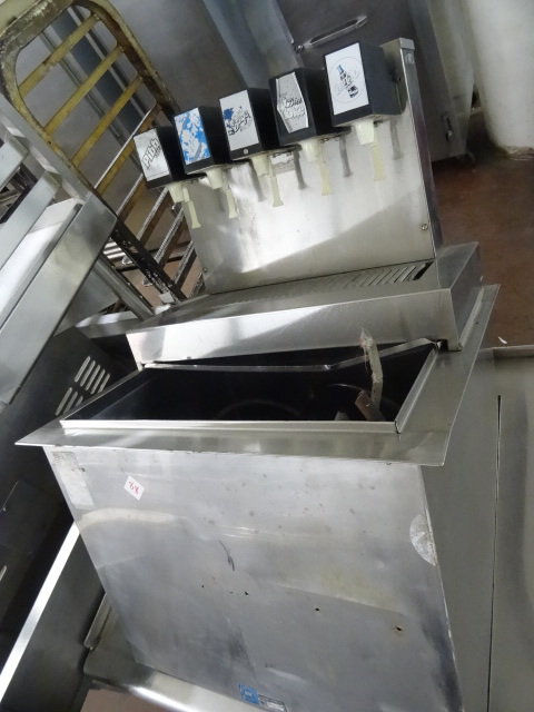 lot 88 image: 5 Head Pop Dispenser with Ice Chest