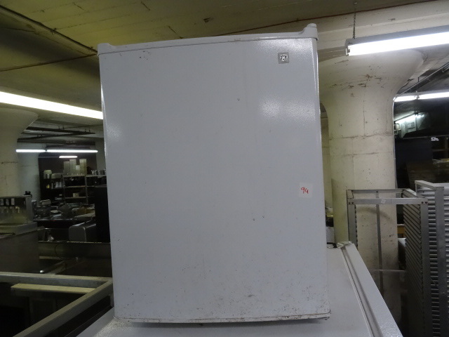 lot 94 image: GE Dorm Fridge Model TAX3DNBAWH