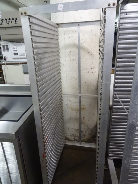 lot 101 image: Aluminum Pan Rack on Wheels