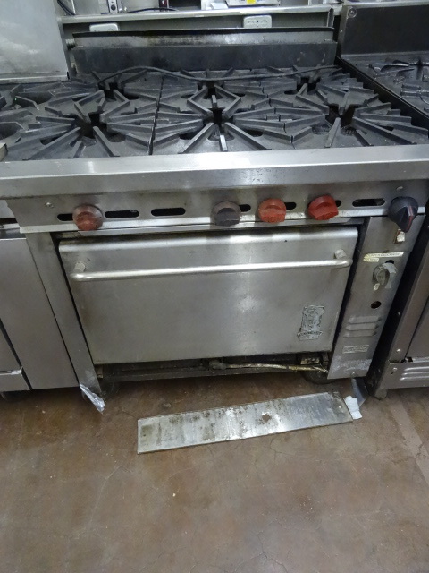 lot 108 image: Montague 6 Burner Stove Natural Gas