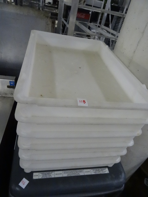 lot 118 image: 6 Poly Dough Pans