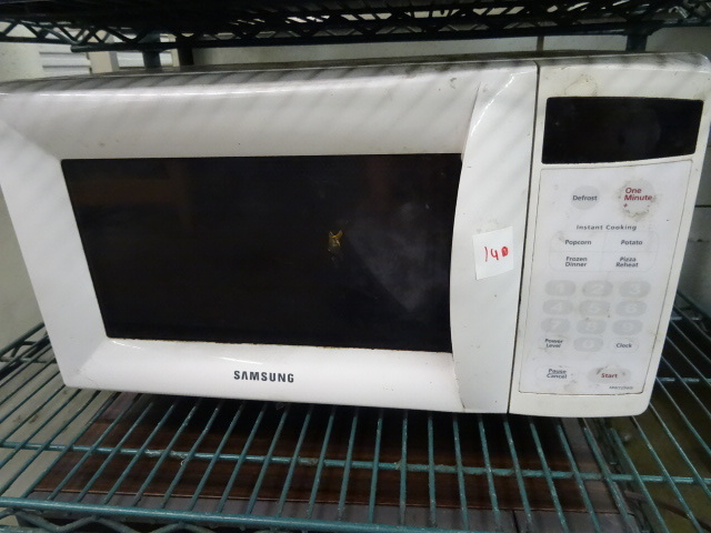 lot 140 image: Samsung Microwave