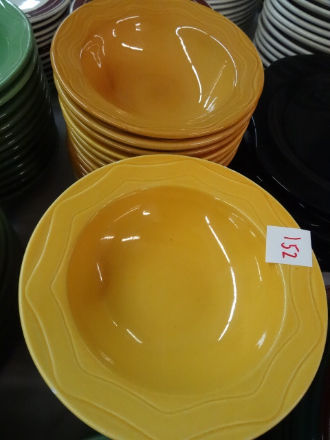 lot 152 image: Syracuse Yellow Bowls Qty 25