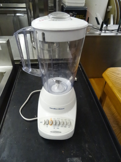 lot 193 image: Hamilton Beach 10 Speed Mixer