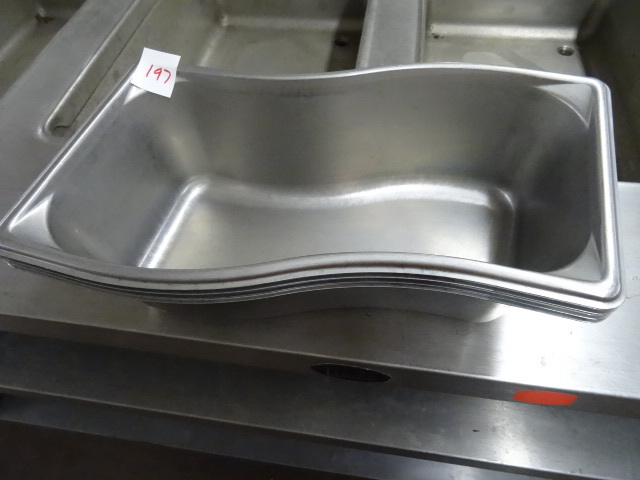 lot 197 image: 4 Oblong Pan Inserts Vollrath 3.8 Qt.