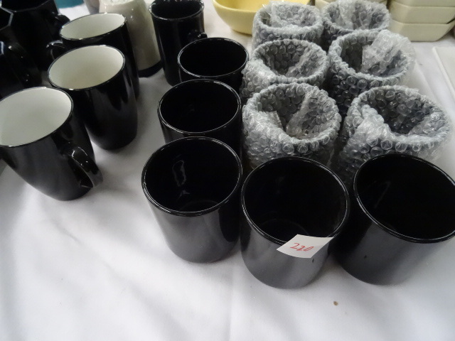 lot 220 image: Coffee Cups