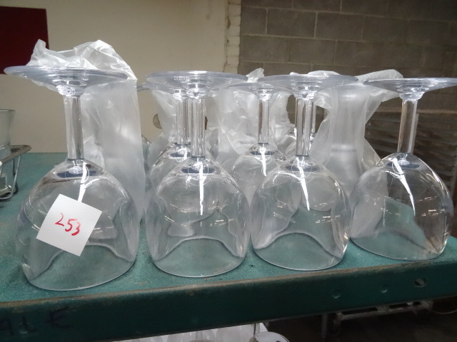 lot 253 image: 22 Plastic Wine Glasses