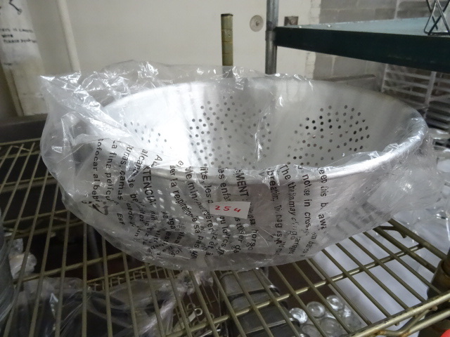 lot 254 image: New Aluminum Colander