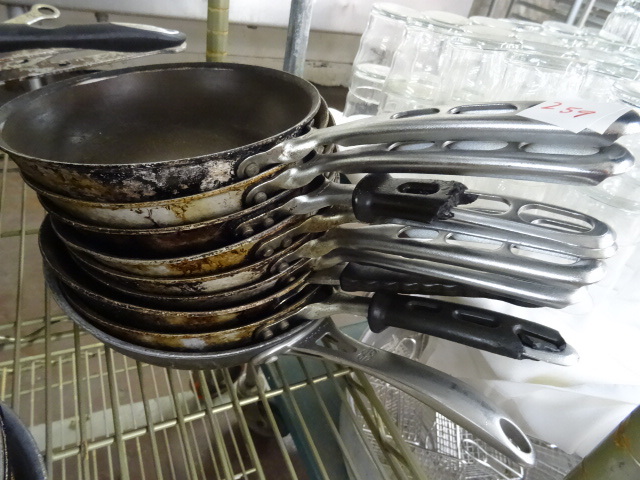 lot 259 image: 8 Sautee Pans