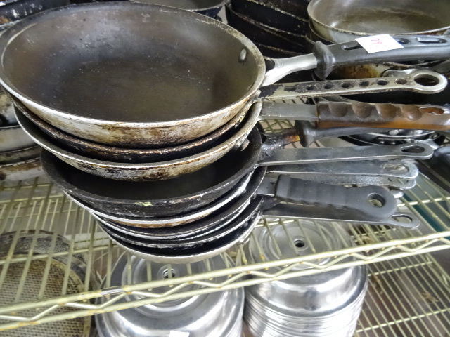lot 262 image: 8 Sautee Pans
