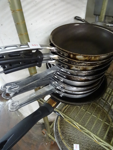 lot 264 image: 8 Sautee Pans