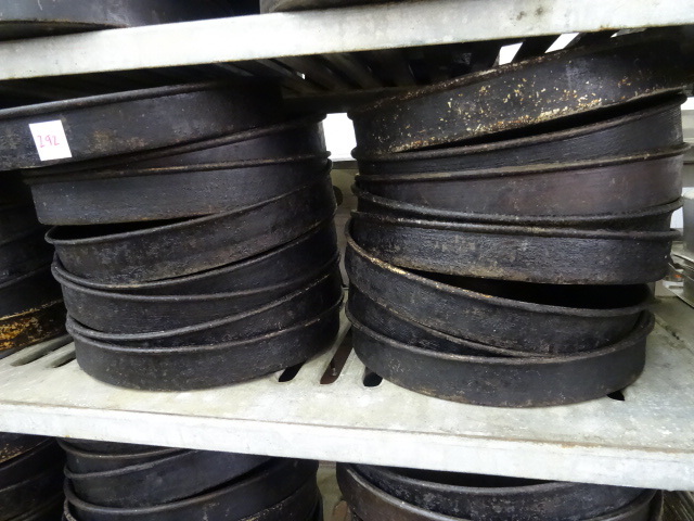 lot 292 image: 15 Deep Dish Pizza Pans