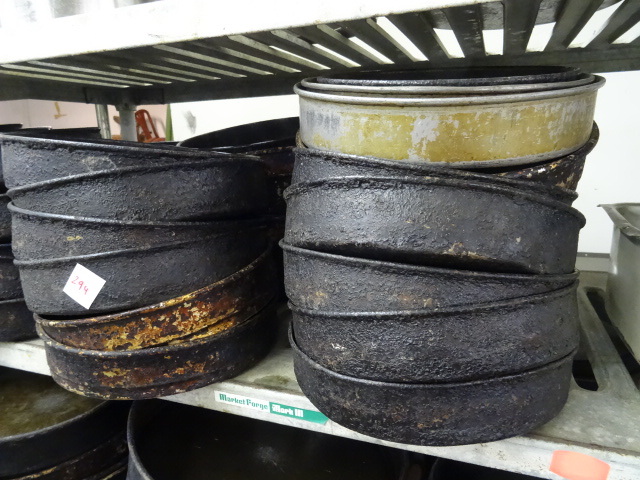 lot 294 image: 10 Deep Dish Pizza Pans